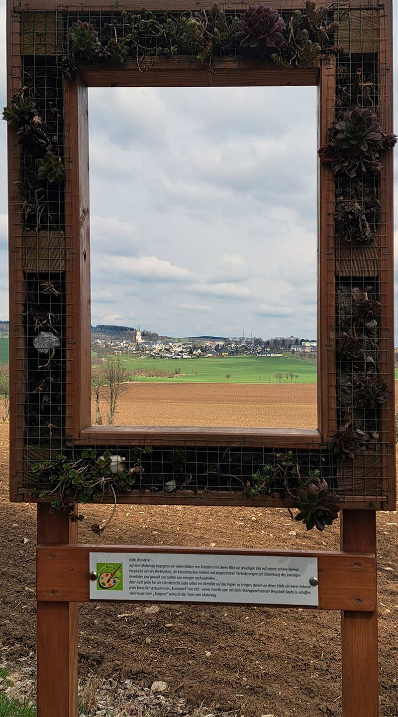 Der "leere" Rahmen für Bilder mit der Landschaft